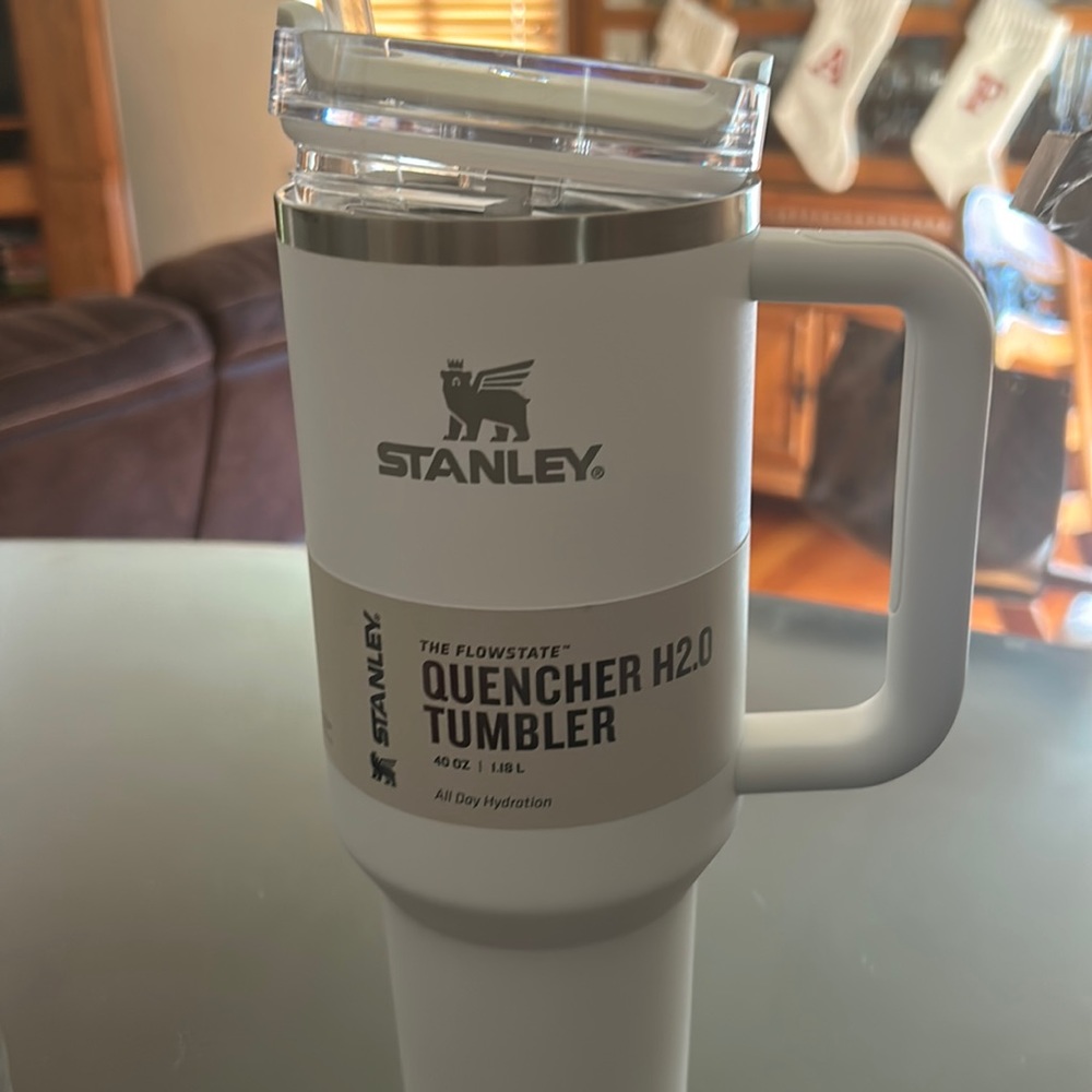 NWT Stanley quencher h2o tumbler cream white brand new 40 oz
